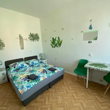Apartment Jungle *