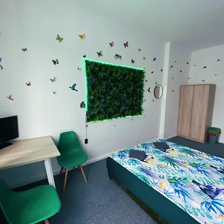 Jungle Apartment *