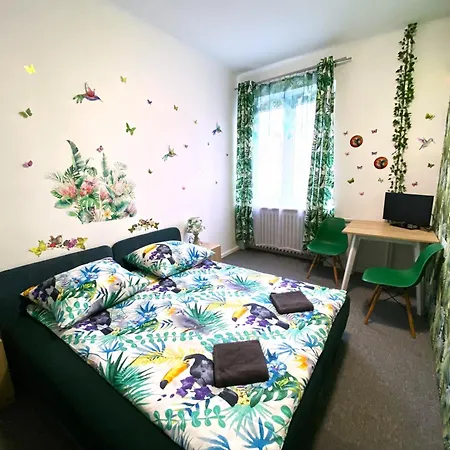Jungle Apartment *