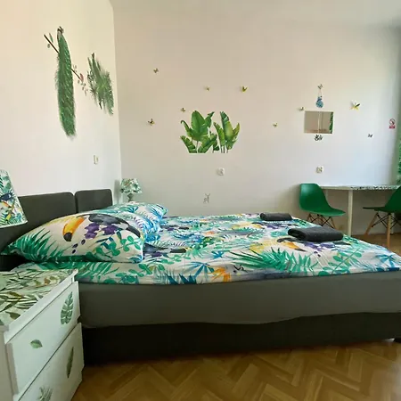 Jungle Apartment *