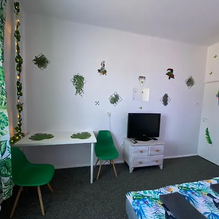 Apartment Jungle *